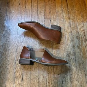 Universal Thread women’s slip on shoe in brown size 7.5